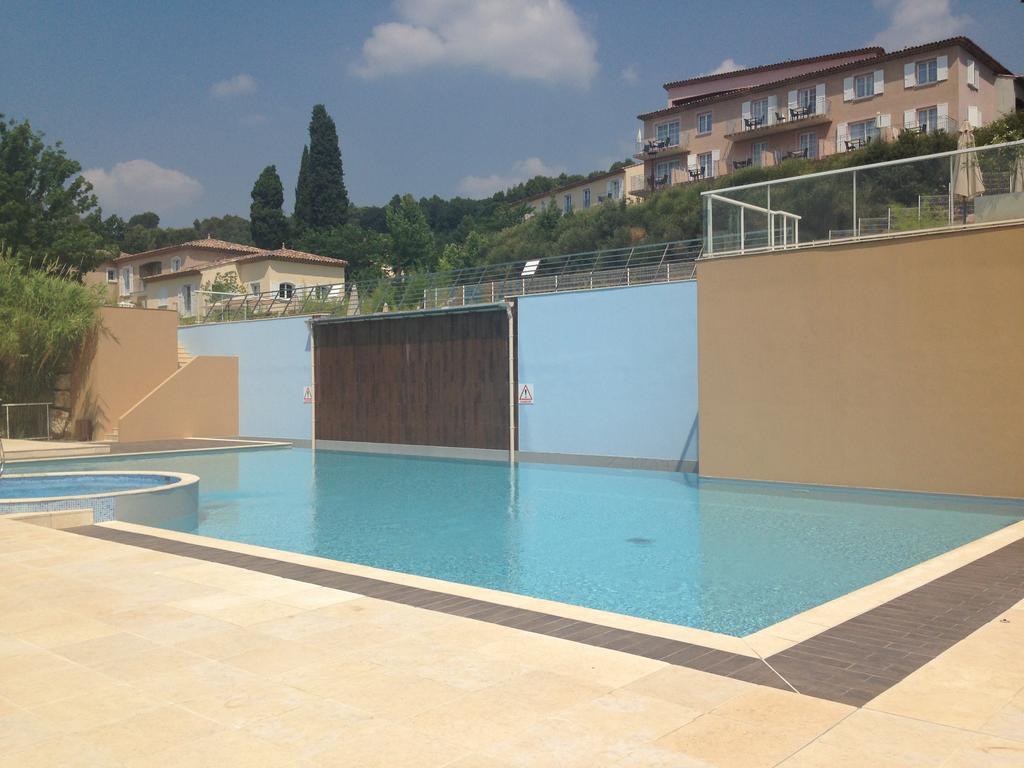 Appartement Dans Residence - Le Domaine De Camiole Callian  Exterior photo